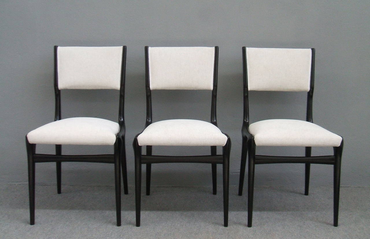 Chairs n. 585 designed in 1954 for Hotel Parco dei Principi in Rome.
Very elegant shape, restored and newly upholstered.
