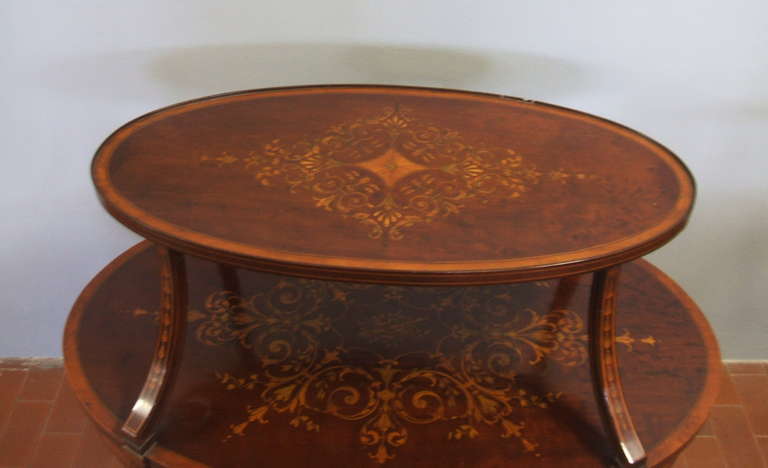 Fine English Satinwood Inlaid Dumb-Waiter Table In Excellent Condition In Piacenza, Italy