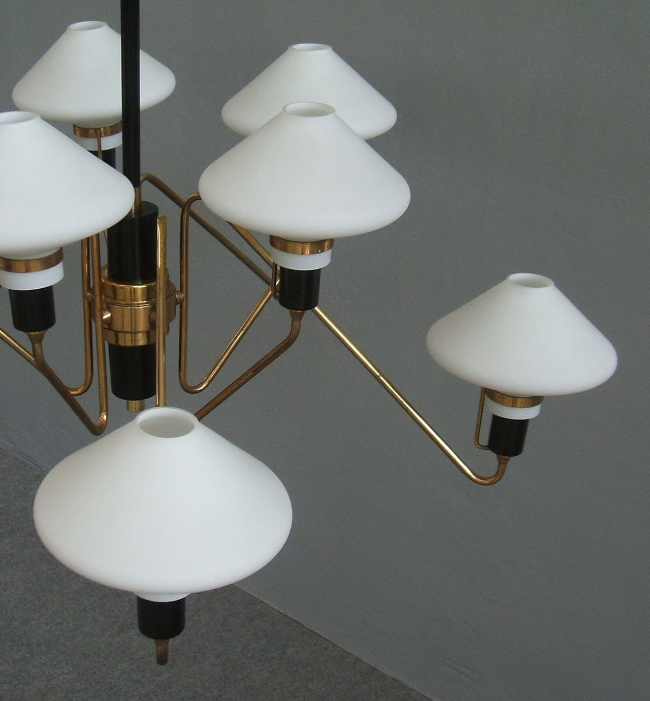 Amazing Ten-Light Chandelier Attribuited to Stilnovo In Excellent Condition In Piacenza, Italy