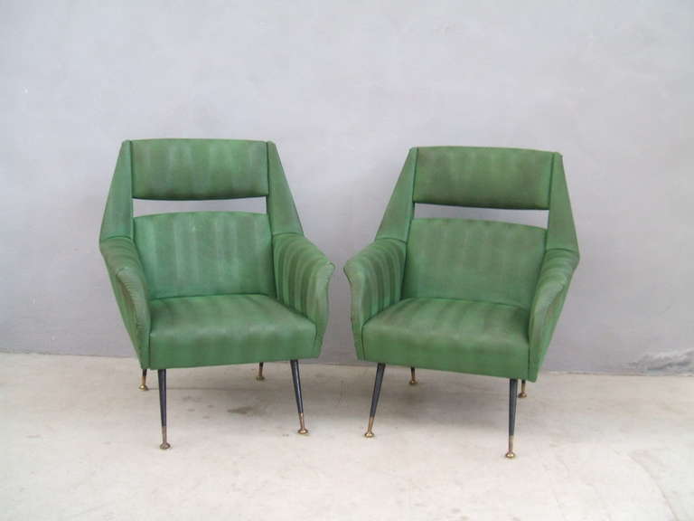 Nice pair of mid century italian armchairs.
Brass and black metal original legs.