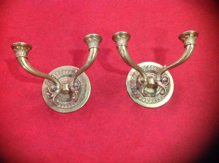 Pair of patinate d and tilde d bronze wall sconces.
Two candle arms.
To be rewired.