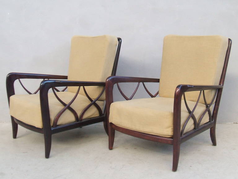 Elegant Pair of Armchairs in the Style of Paolo Buffa In Excellent Condition In Piacenza, Italy