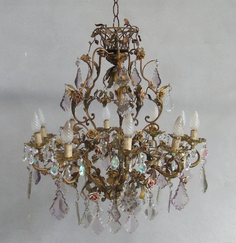 Elegant Brass, Crystal and Porcelain Flower Chandelier In Excellent Condition In Piacenza, Italy
