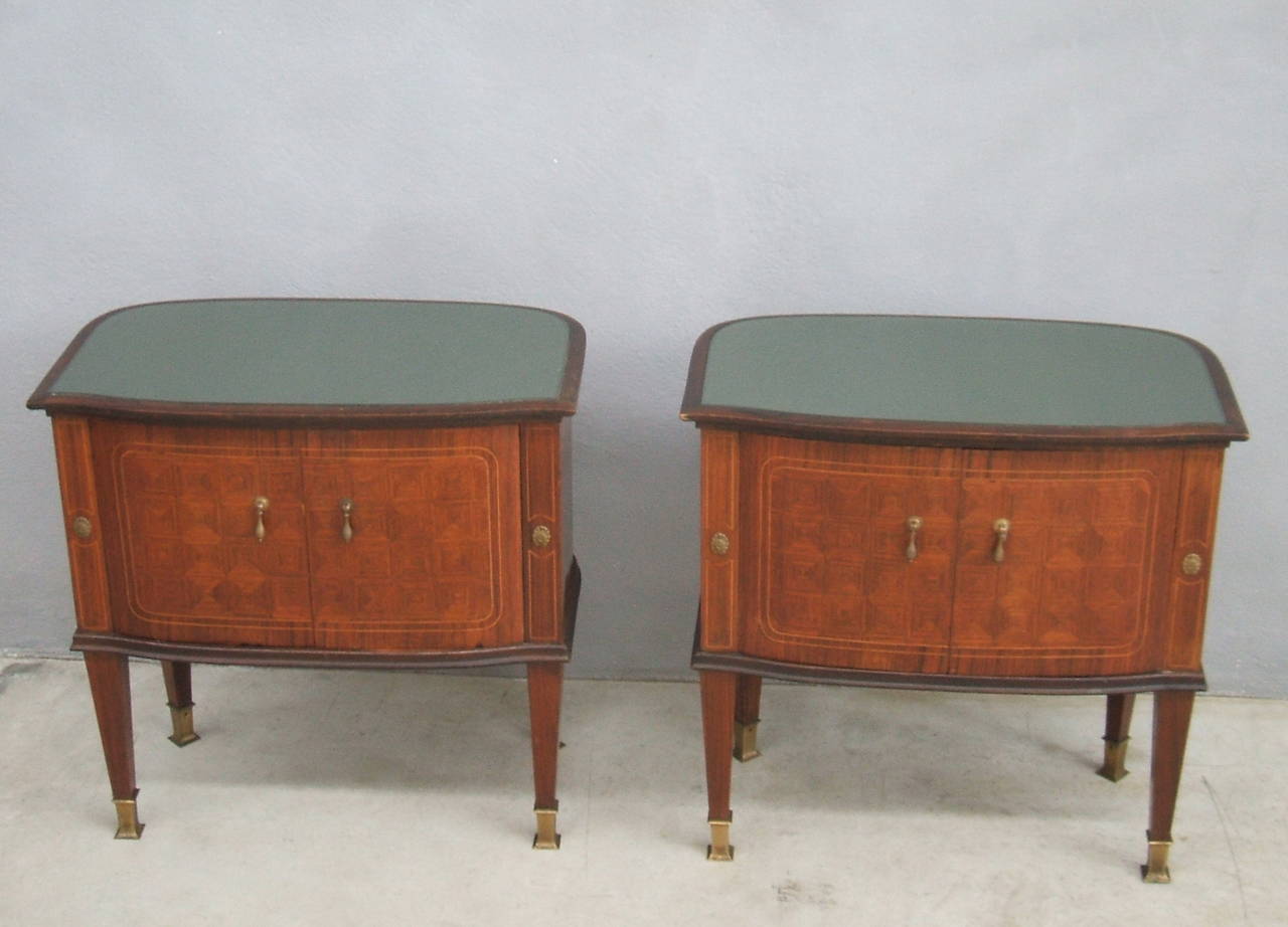 Italian Awesome Pair of Bedside Tables in the Style of Paolo Buffa