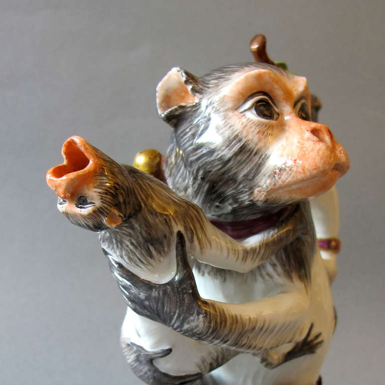 Meissen Mother Monkey Teapot with Two Babies In Good Condition For Sale In Weinheim, DE