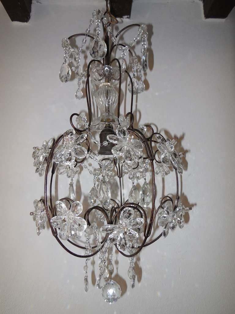 French Clear Crystal Prisms Bagues Style Flowers Chandelier Vintage In Excellent Condition In Modena (MO), Modena (Mo)