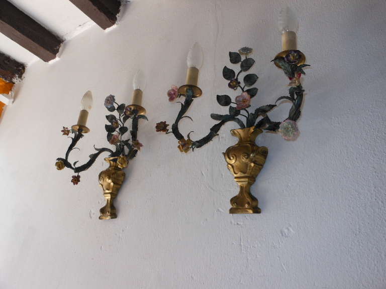 French Bronze Urns, Porcelain Roses Sconces In Excellent Condition In Modena (MO), Modena (Mo)