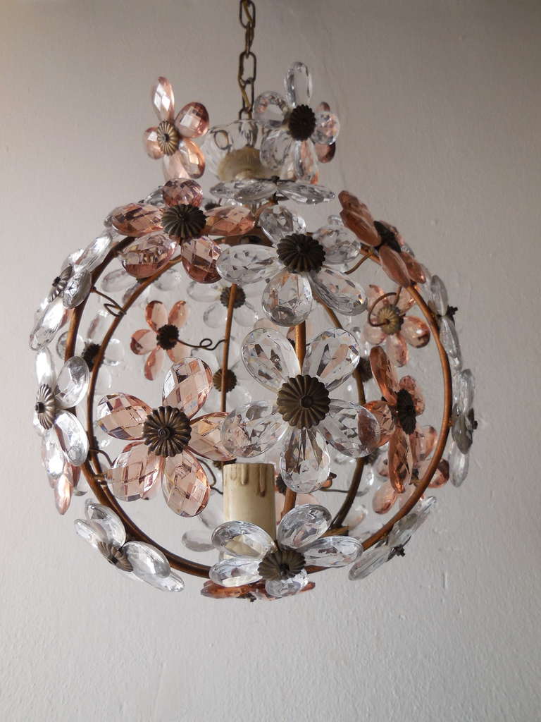 French Pink & Clear Crystal Prisms Flowers Chandelier Maison Bagues In Excellent Condition In Firenze, Toscana