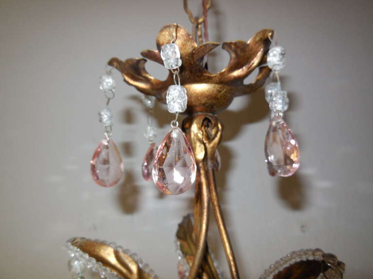 French Beaded Pink Prisms and Porcelain Roses Chandelier In Excellent Condition In Modena (MO), Modena (Mo)