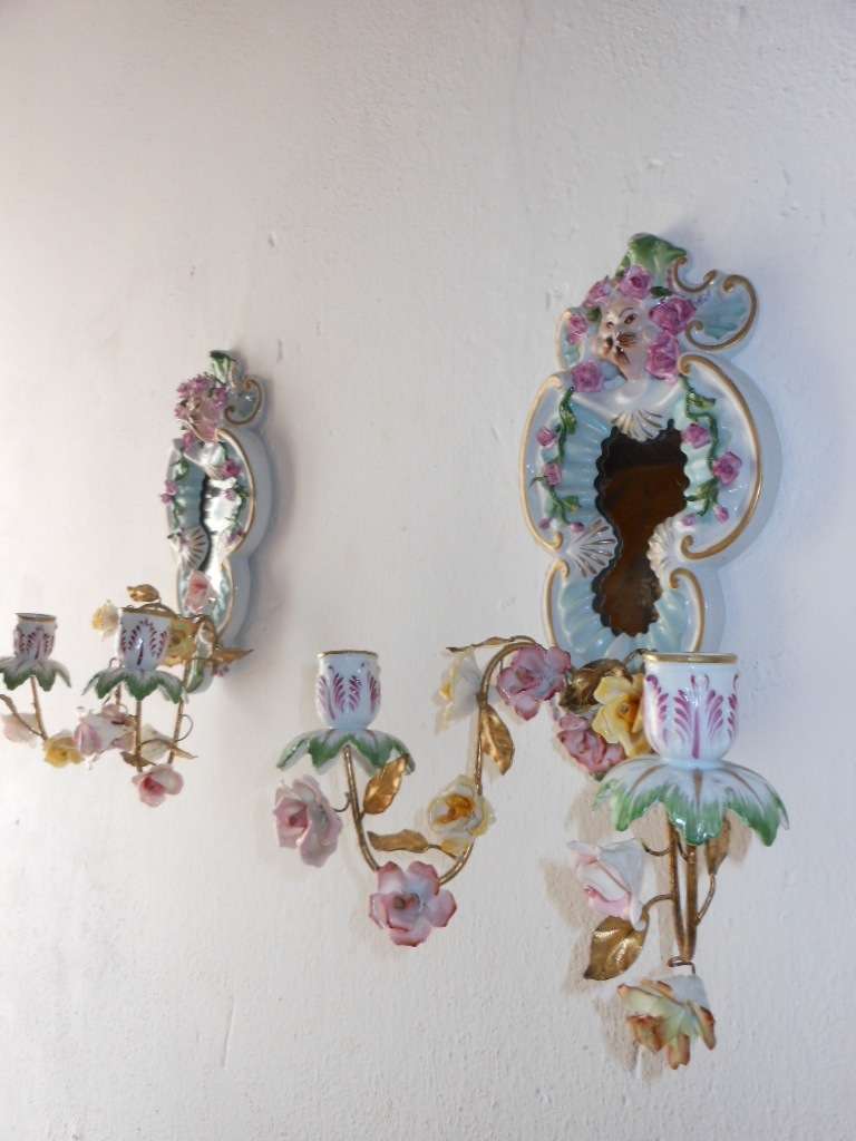 French Porcelain Flowers Mirrored Sconces, 19th Century In Fair Condition In Modena (MO), Modena (Mo)