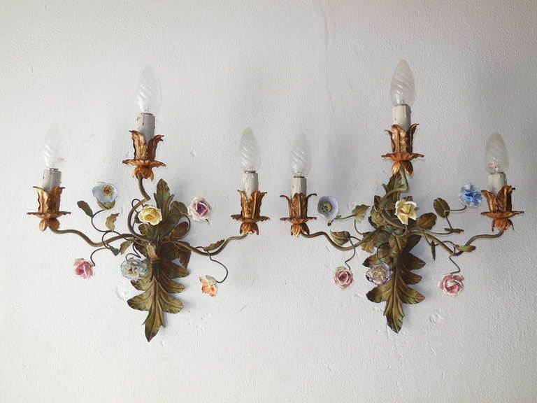 Appliques italiennes à 3 lumières en porcelaine Tole à fleurs