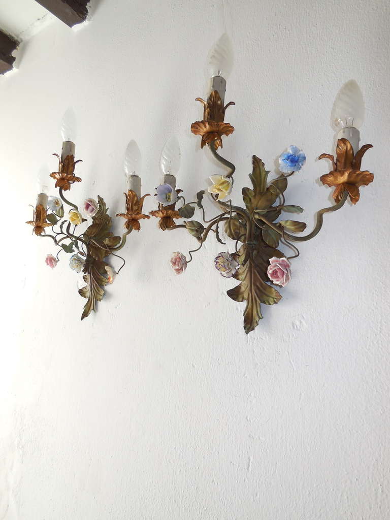 Italian 3 Light Tole Porcelain Flowers Sconces In Good Condition In Modena (MO), Modena (Mo)