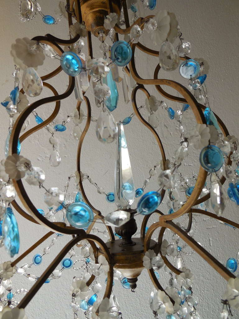 French Crystal Blue Prisms And Beaded Bows Chandelier In Excellent Condition In Firenze, Toscana
