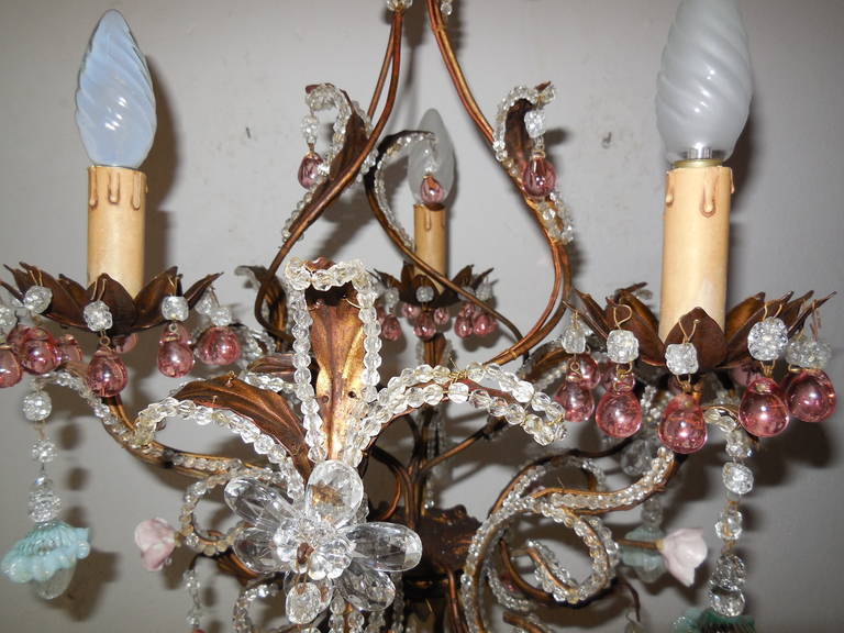 French Pink Drops and Flowers Beaded Tole Chandelier In Excellent Condition For Sale In Modena (MO), Modena (Mo)