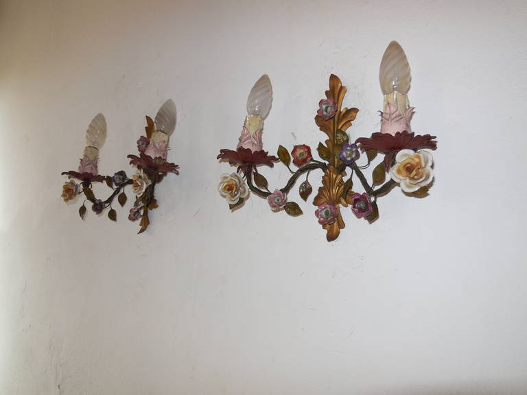 Italian Tole with Porcelain Flowers Polychrome Sconces In Excellent Condition In Modena (MO), Modena (Mo)