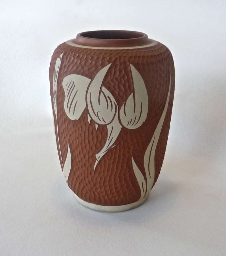Excellent vase with relief decor of herons.
Hand thrown and carved.
Incised at the bottom designed and executed by Heinrich Maria Muller for Sawa in 1959. Decor Mainau. 

Literature: Keramik der 50-er Jahre, Formen, Farben und Dekore, Horst
