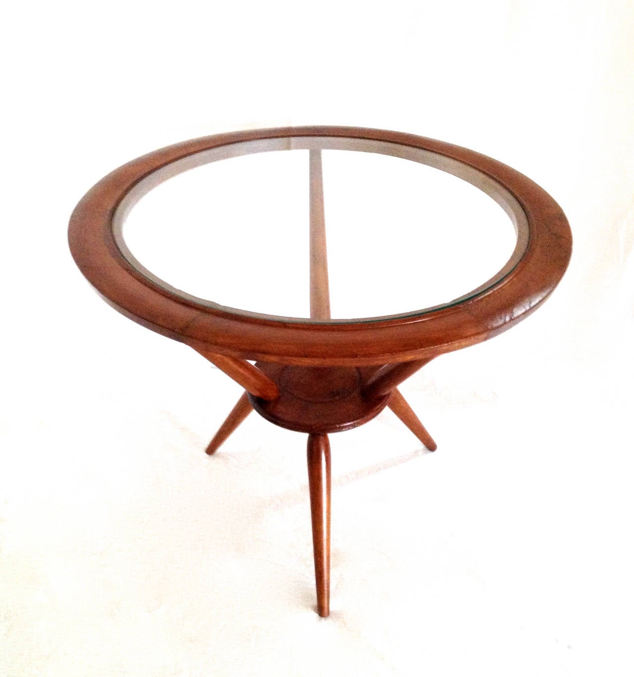 Beautiful Mid-Century coffee table in rosewood with glass top fitted inside the rim. Its three legs that stand in opposite directions lend the table a very modernist and transparent appearance.
Very articulate Italian design with a Classic feel.