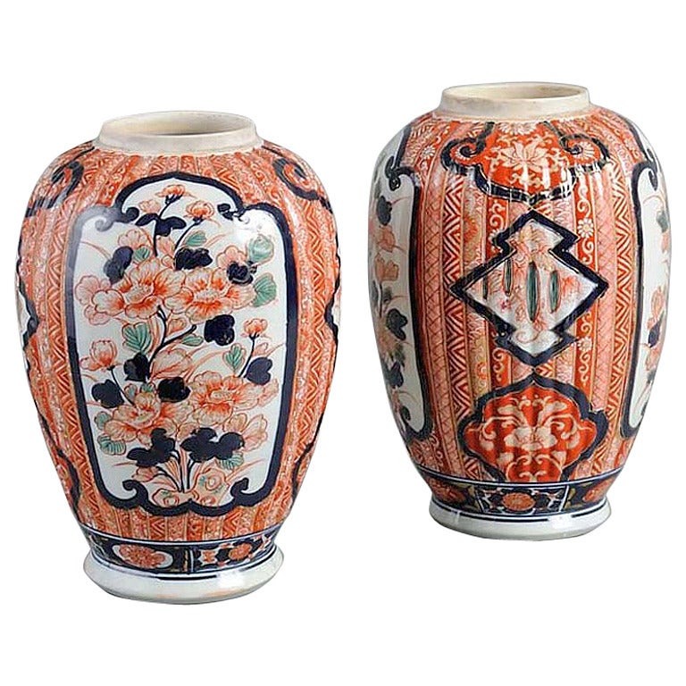 19th Century, Pair of Imari Vases For Sale at 1stDibs