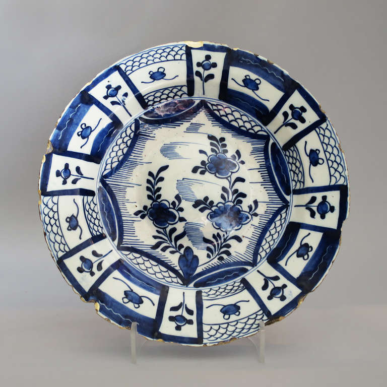 A Blue and White Delft charger the decoration imitating kraakware