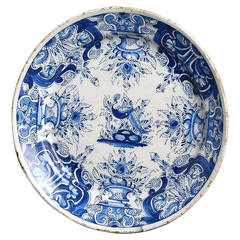 plat de Delft bleu et blanc du 18ème siècle