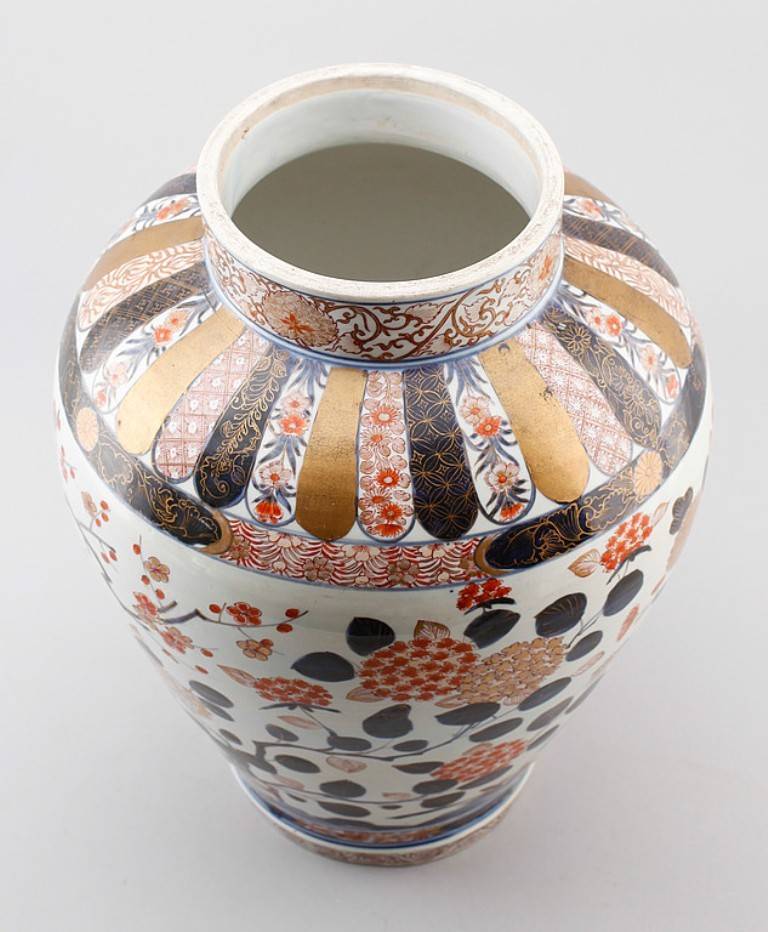 17th Century Imari Vase In Good Condition In London, GB