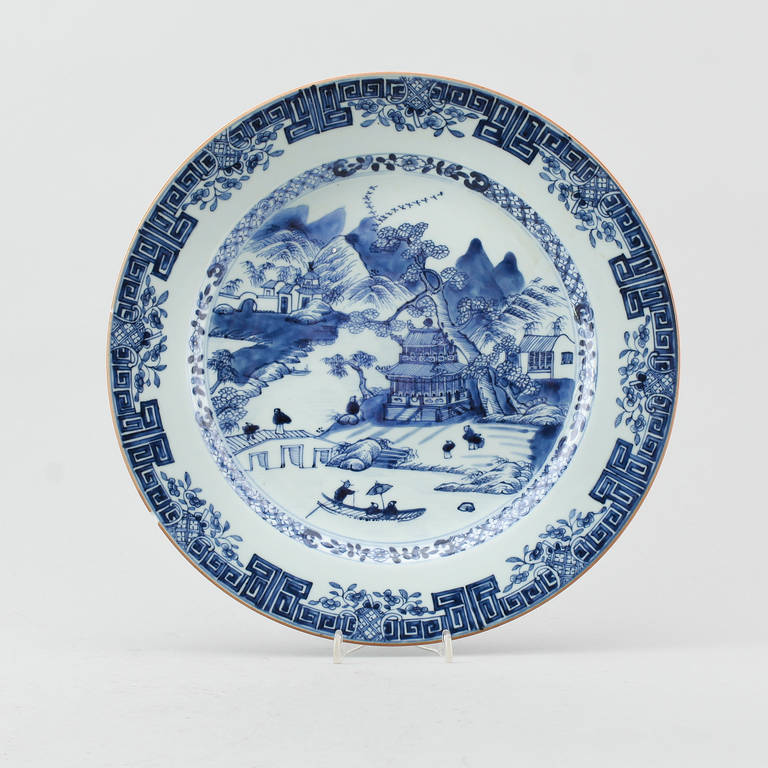Qianlong Period Blue and White Porcelain Plate