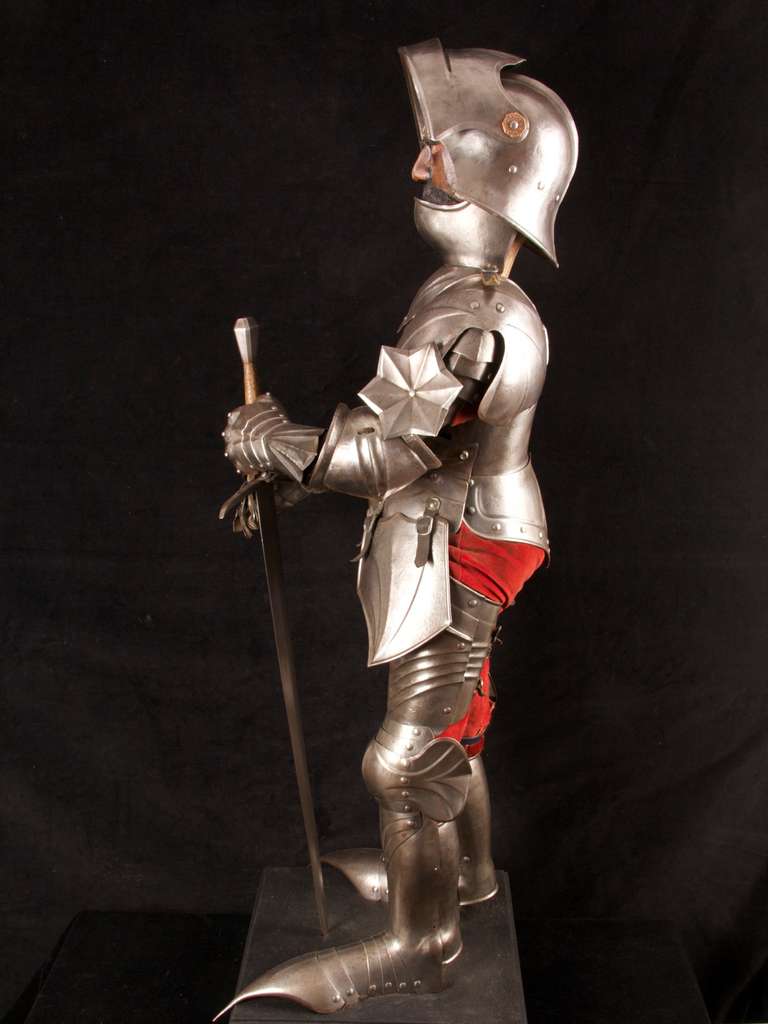 A Good Model Suit of South German, Late Gothic Armour In Good Condition For Sale In London, GB