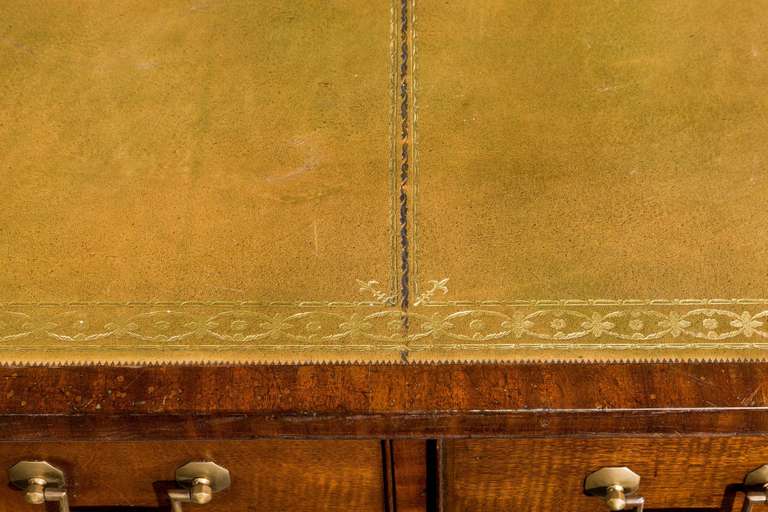 Chippendale Period Mahogany Library Desk In Excellent Condition In Peterborough, Northamptonshire