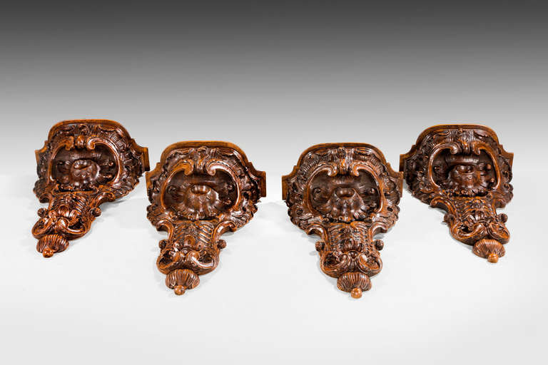 Set of Four 19th Century Walnut Brackets In Excellent Condition For Sale In Peterborough, Northamptonshire