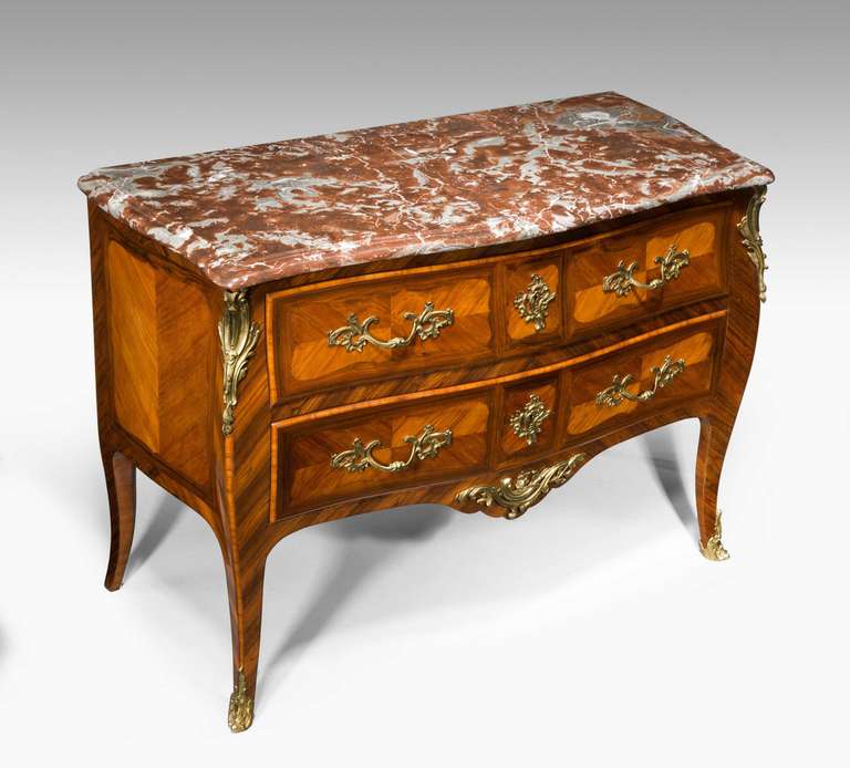 Louis XV Bombe Kingwood Commode with Quartered Drawer Fronts In Good Condition In Peterborough, Northamptonshire