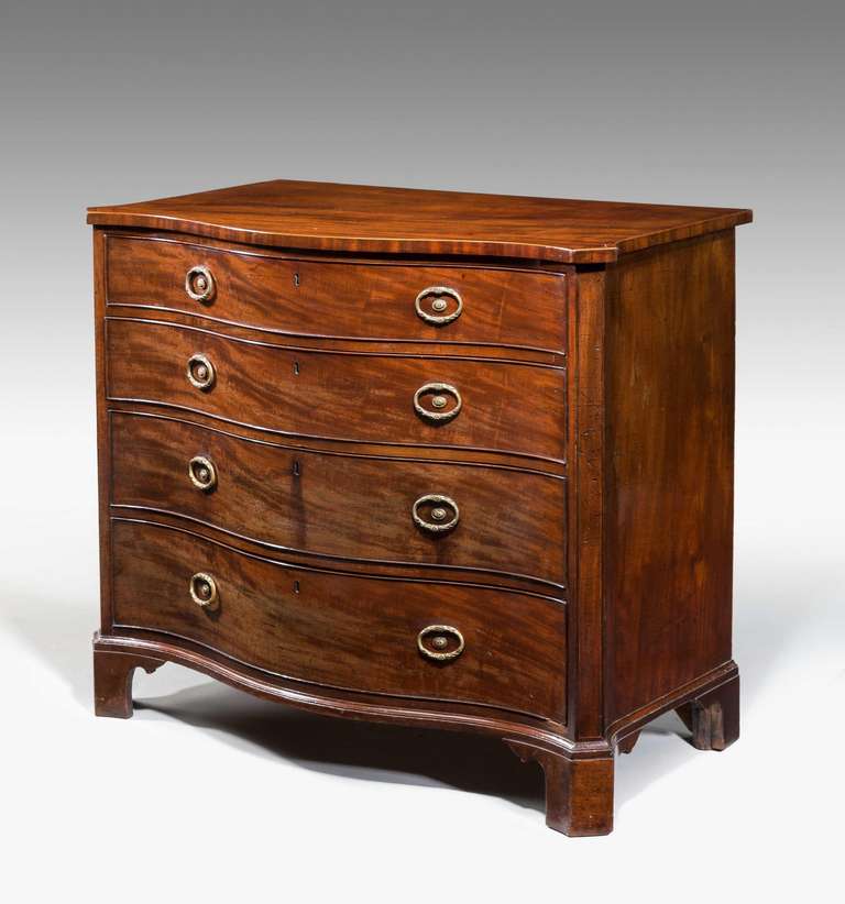Commode serpentine de la fin du XVIIIe siècle