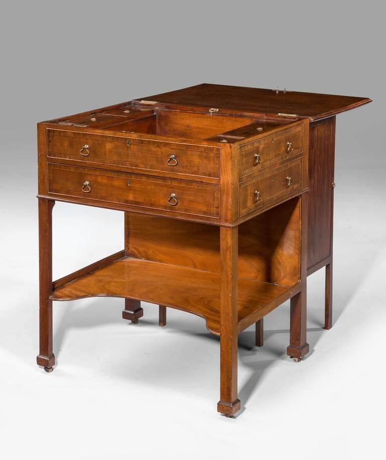 A very good George III period mahogany gentleman’s dressing table, the fitted interior with a mirror and storage compartments the top with banded oval inlays.

RR.