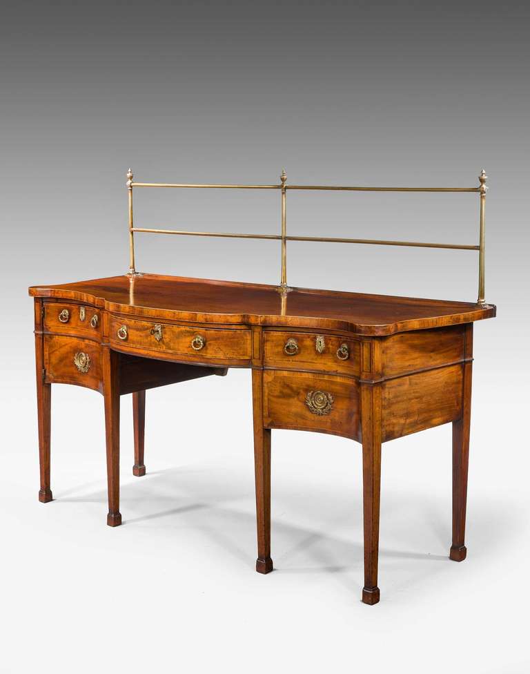 George III Period Serpentine Mahogany Sideboard In Good Condition In Peterborough, Northamptonshire