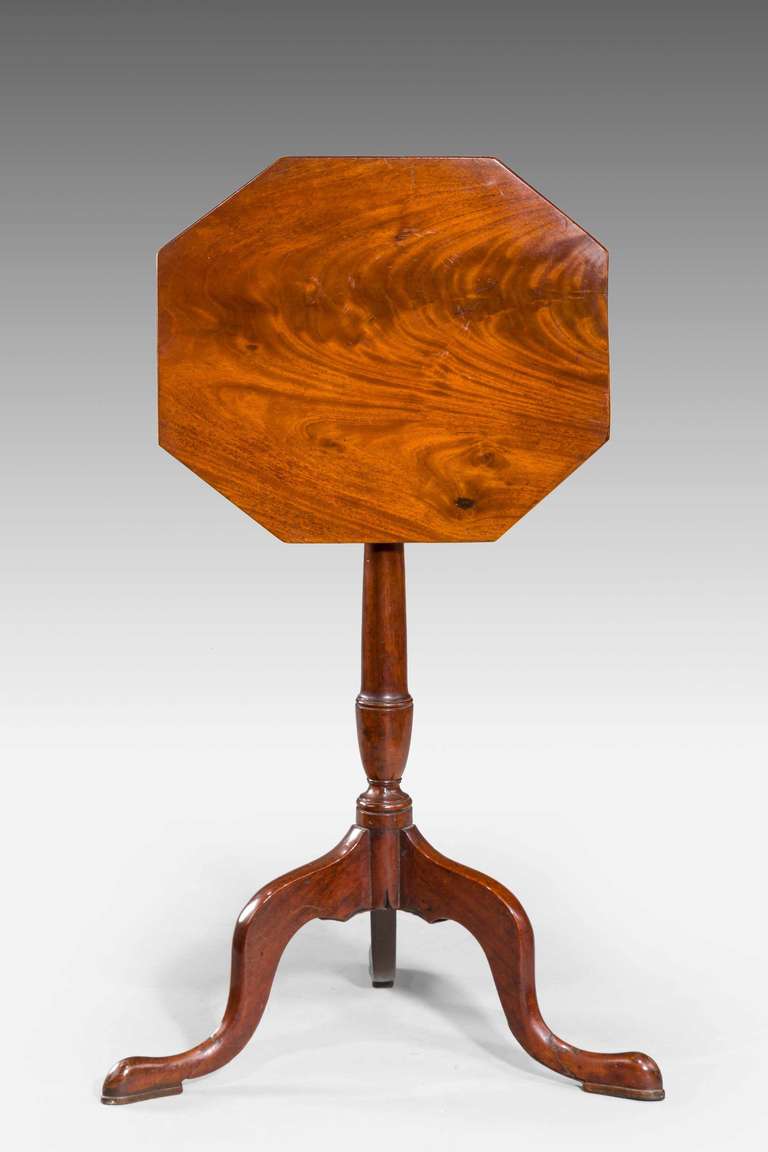 George III Period Tripod Table with an Octagonal Top In Excellent Condition In Peterborough, Northamptonshire