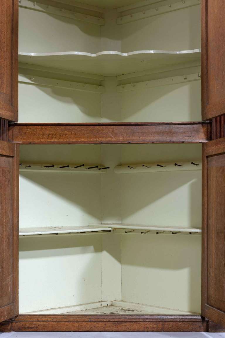 George III Oak Corner Cupboard In Good Condition In Peterborough, Northamptonshire