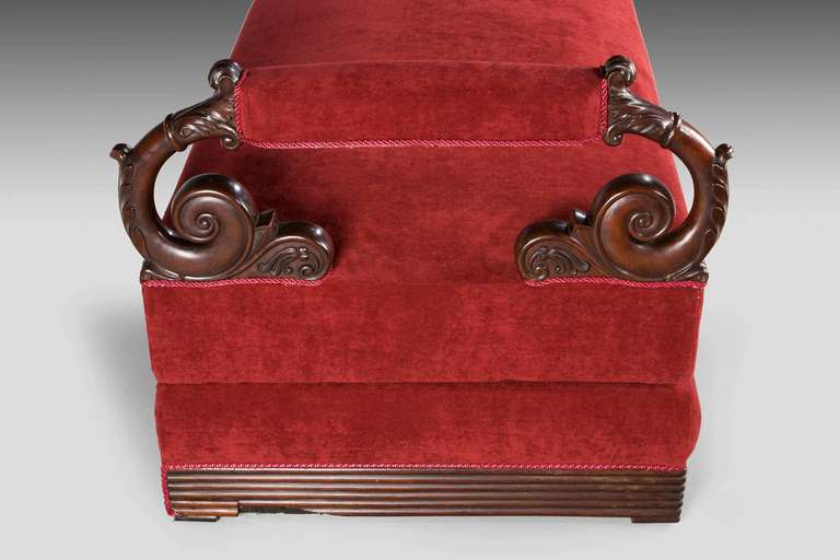 Acajou Banquette encadrée en acajou de la période Régence