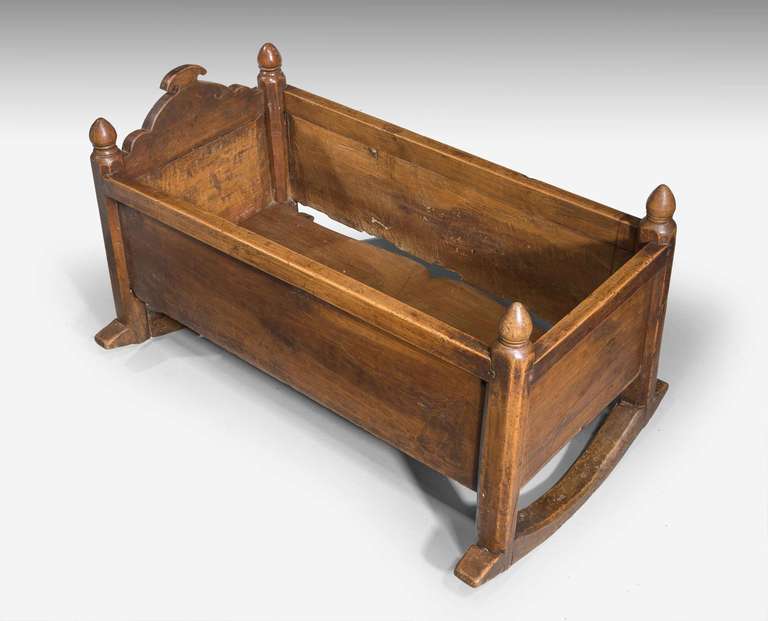 19th Century Continental Chestnut Cradle In Excellent Condition In Peterborough, Northamptonshire