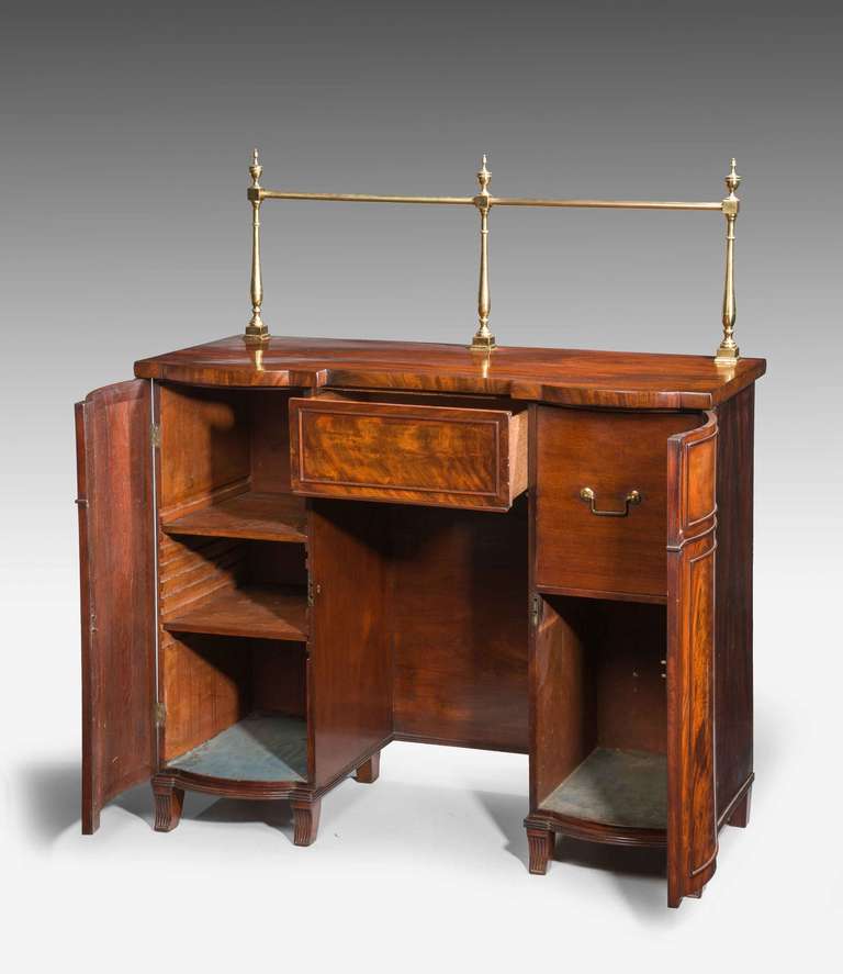 Regency Period Mahogany Sideboard of Unusual Form In Excellent Condition In Peterborough, Northamptonshire