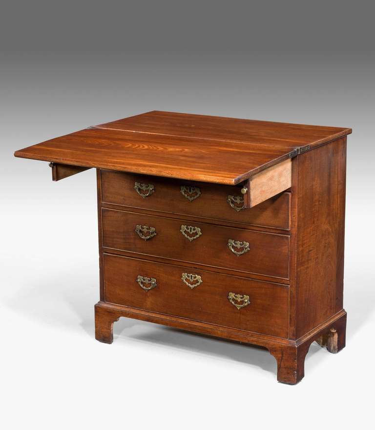 Chippendale Period Mahogany Bachelors Chest In Good Condition For Sale In Peterborough, Northamptonshire