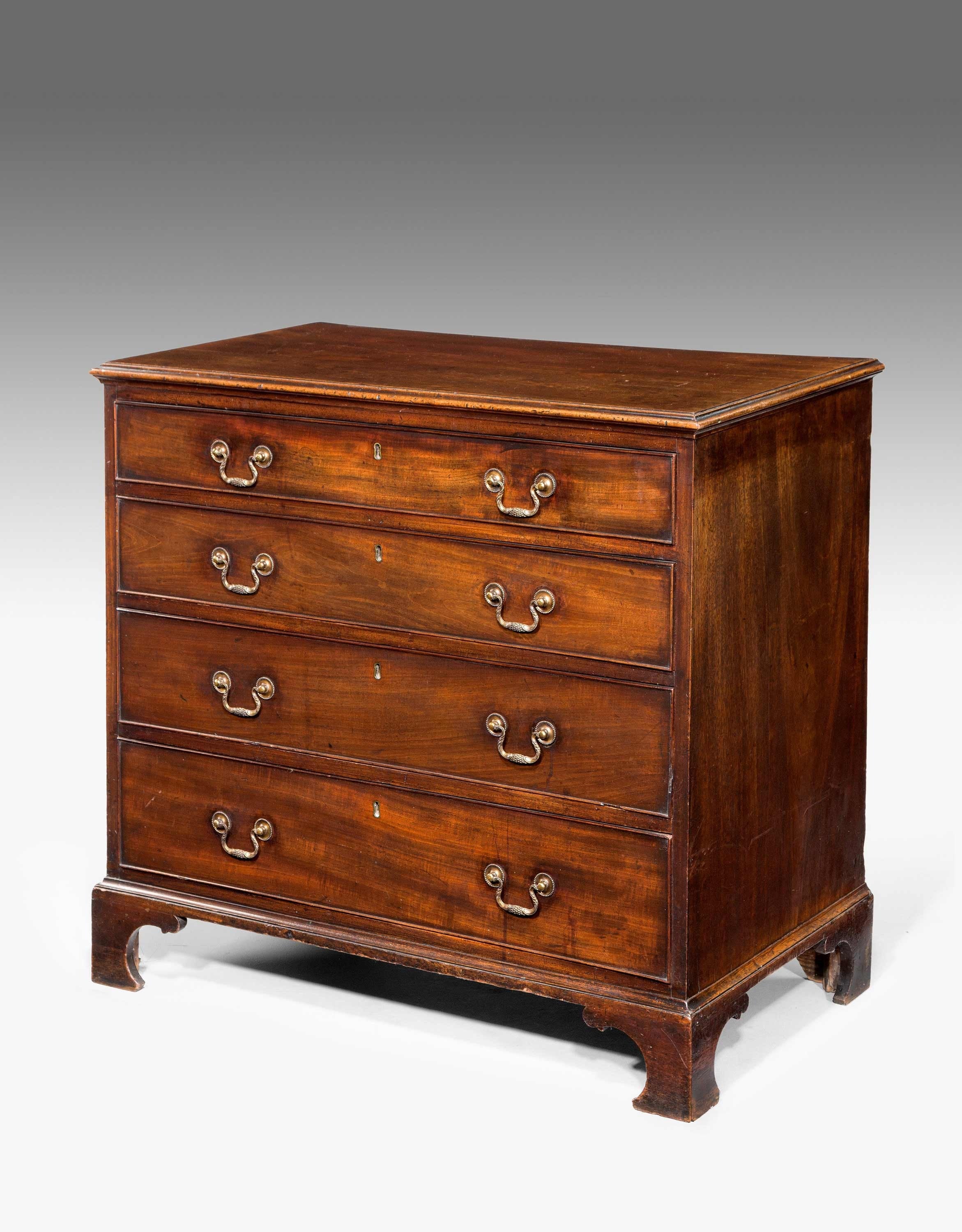 George III Period Mahogany Chest of Drawers with Oak Lined Drawers