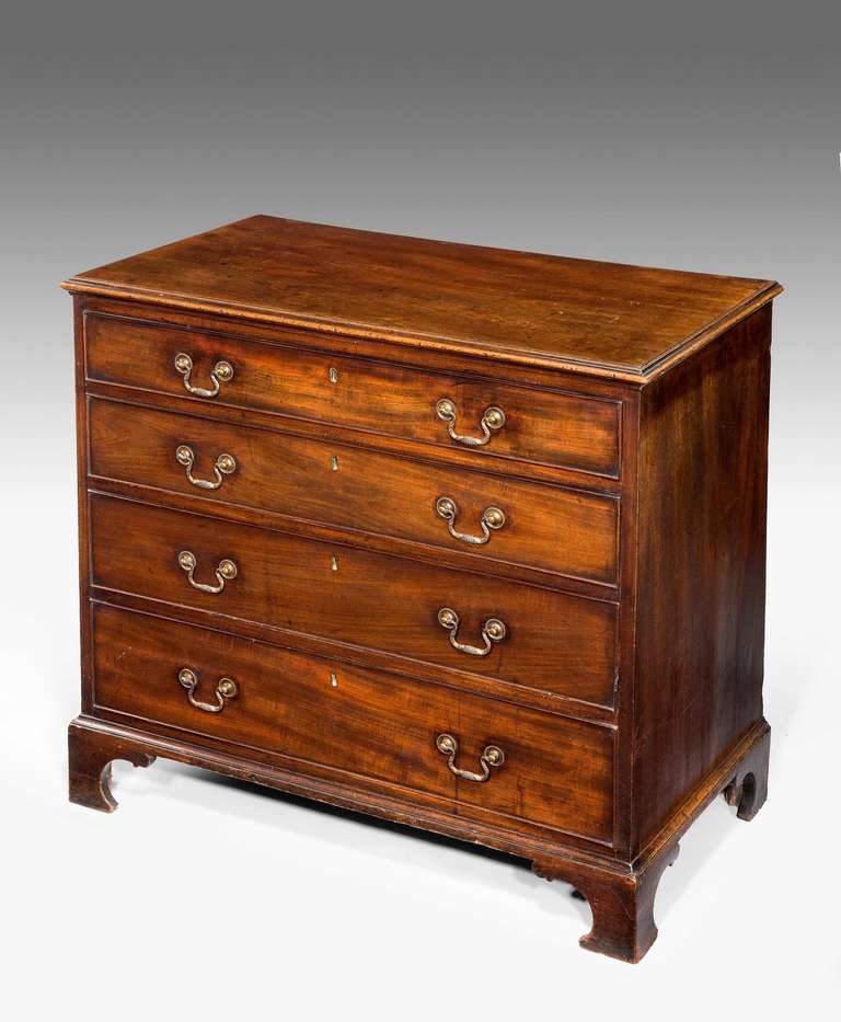 A good George III period mahogany chest of drawers, the drawers with excellent oak lining and retaining Fine quality swan neck brass handles with cross hatched decoration.

RR.