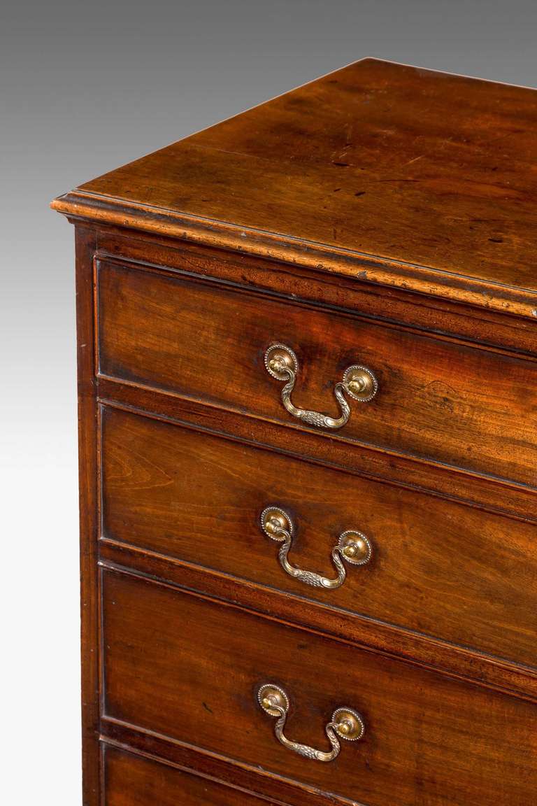 British George III Period Mahogany Chest of Drawers with Oak Lined Drawers