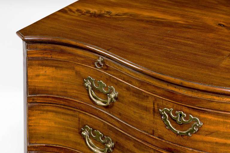 18th Century Serpentine Mahogany Chest In Good Condition In Peterborough, Northamptonshire