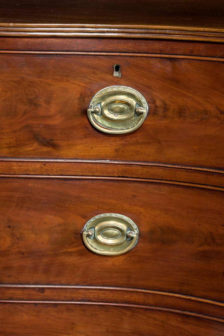 George III Period Serpentine Chest In Good Condition In Peterborough, Northamptonshire