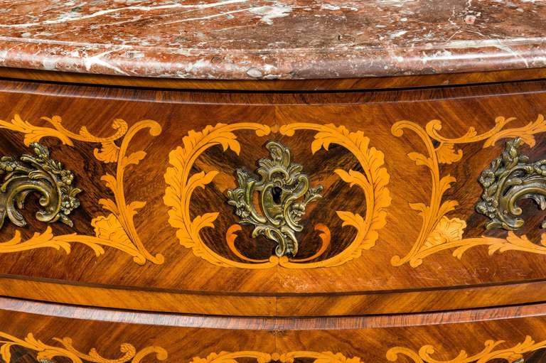 Mid-19th Century Kingwood Marquetry Bombe Commode 1