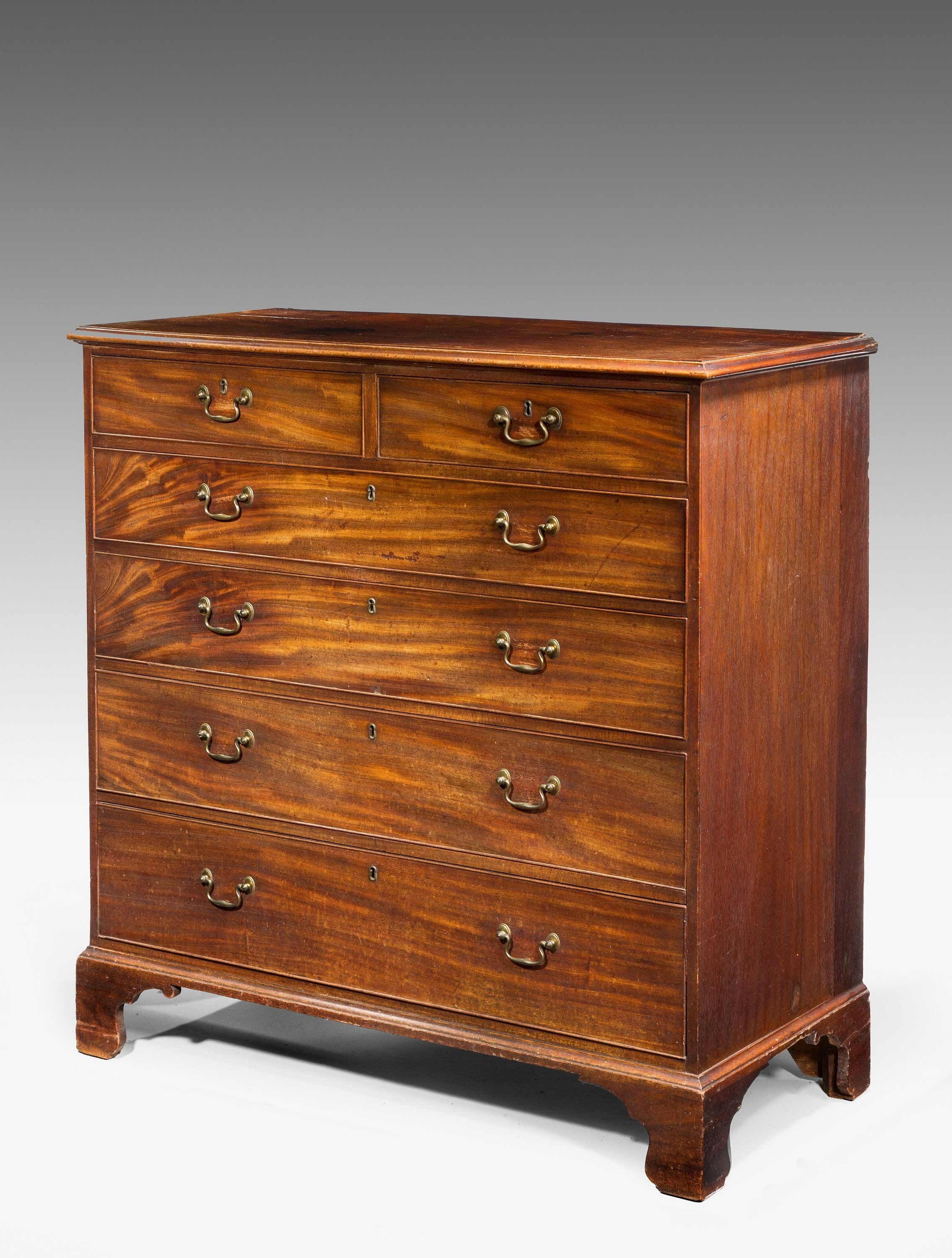 George III Period Mahogany Chest of Drawers with Contrasting Striations