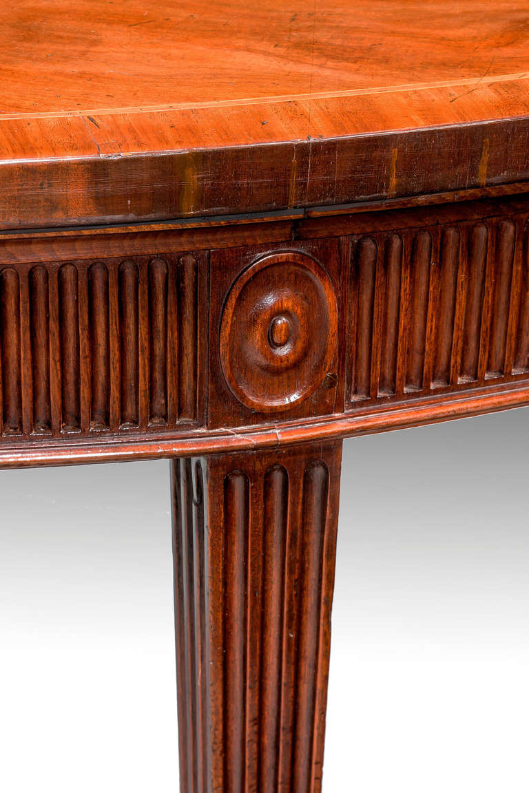 George III Period Mahogany Elliptical Serving Table In Excellent Condition In Peterborough, Northamptonshire