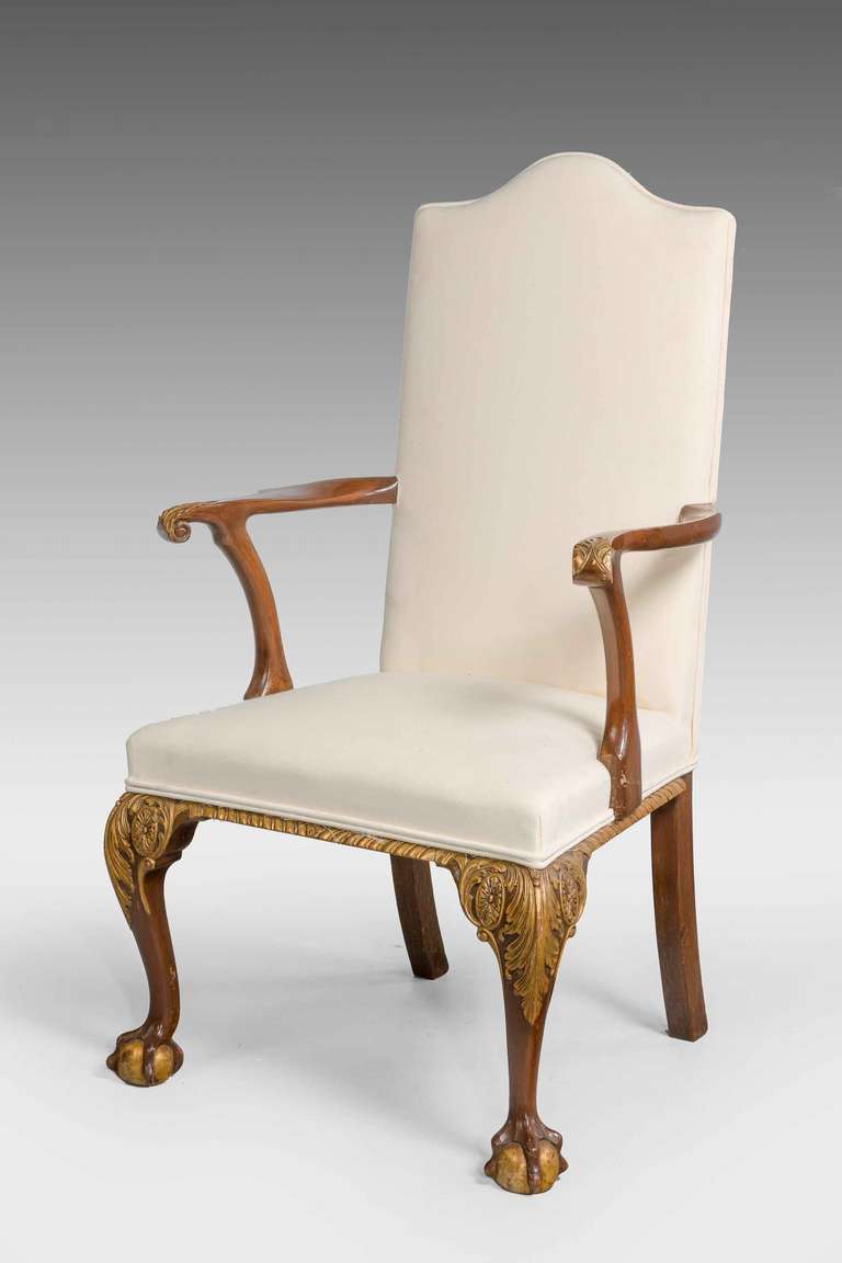 Set of Eight Walnut and Parcel-Gilt Chairs In Good Condition In Peterborough, Northamptonshire