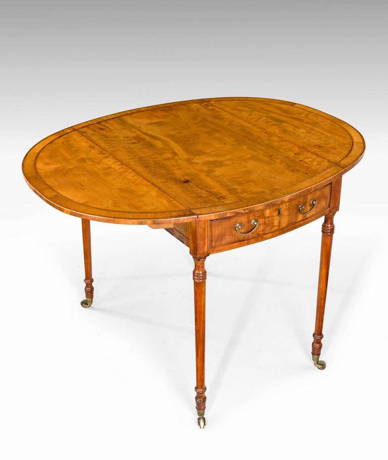 Pembroke-Tisch aus Seidenholz aus dem 18. Jahrhundert (Britisch)