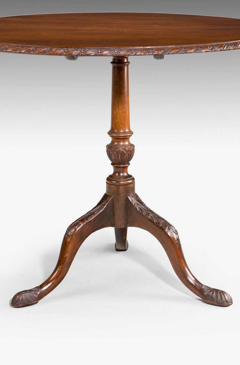 George III Period Mahogany Tilt Table with a Carved and Turned Centre Support In Excellent Condition In Peterborough, Northamptonshire